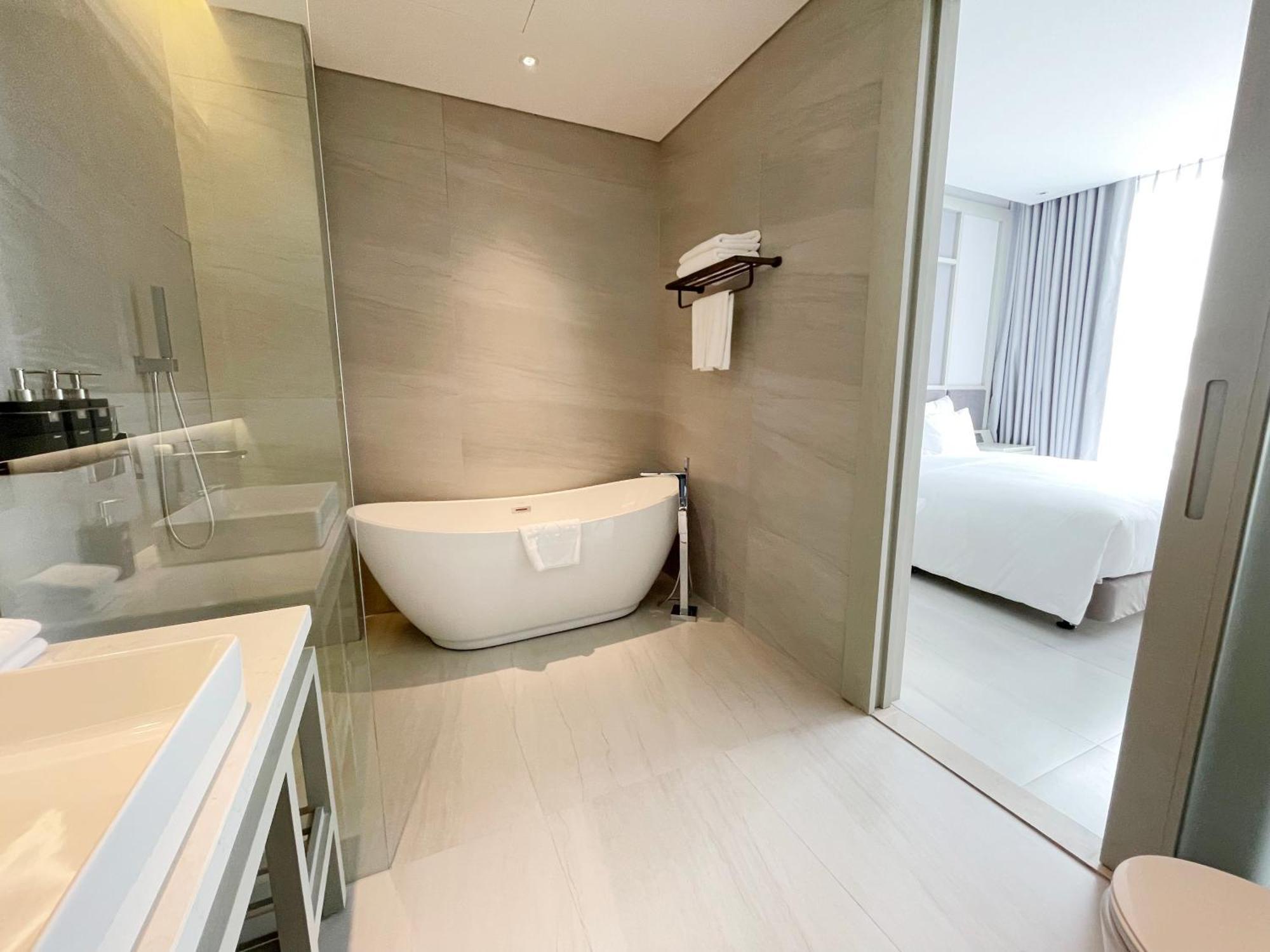 M City Hotel Saigon Хошимин Экстерьер фото